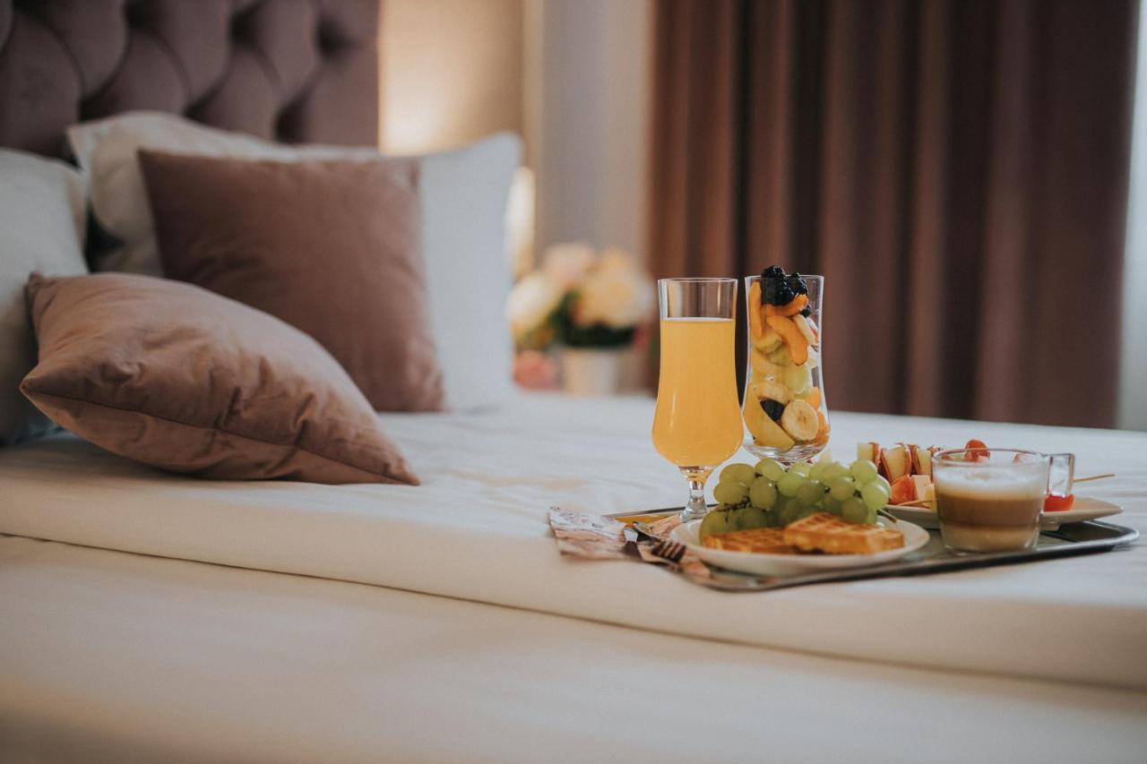 Hotel Marabella Sibiu Bagian luar foto