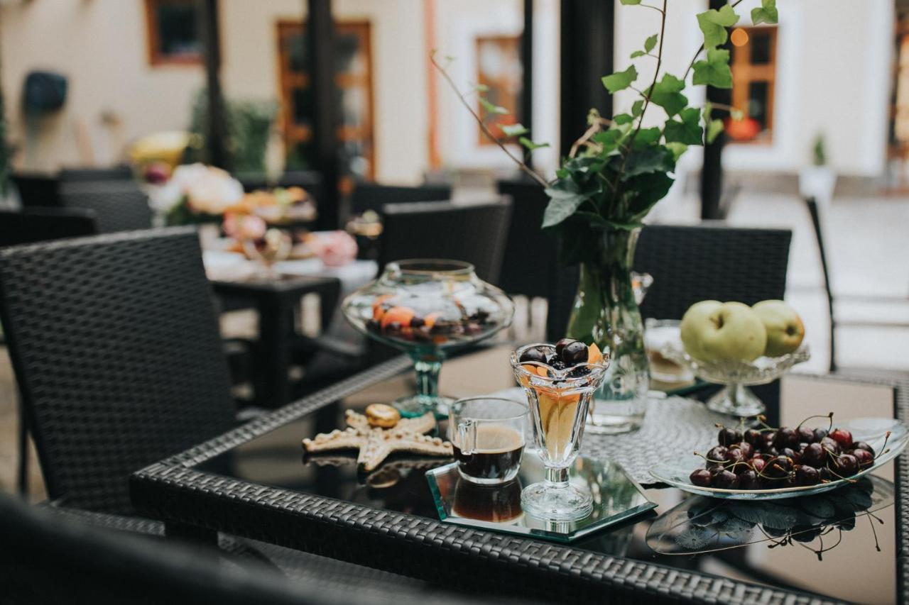 Hotel Marabella Sibiu Bagian luar foto