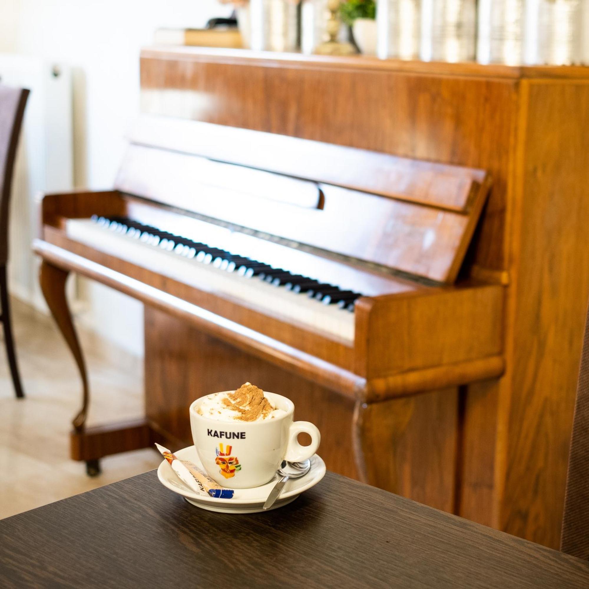 Hotel Marabella Sibiu Bagian luar foto