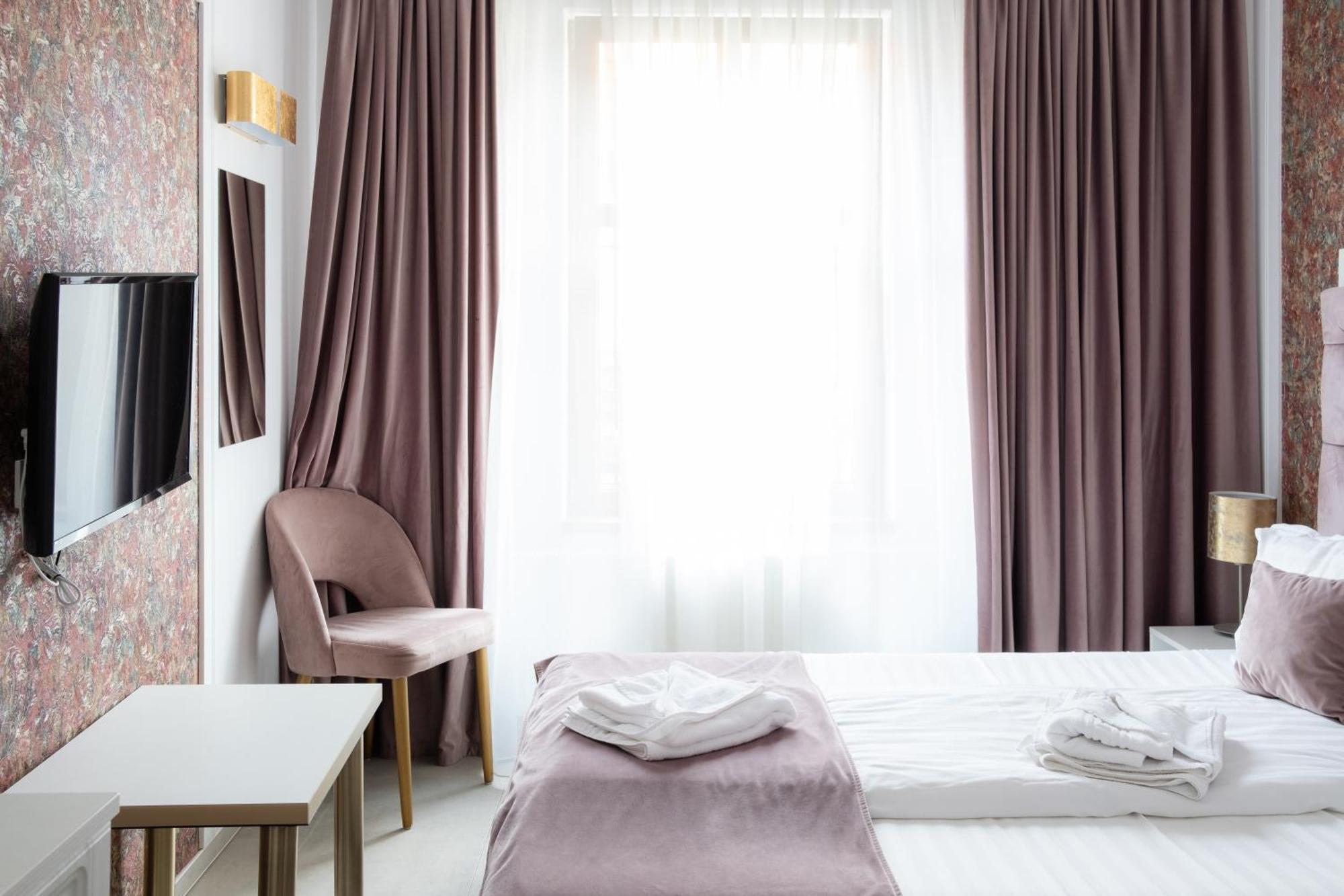 Hotel Marabella Sibiu Bagian luar foto