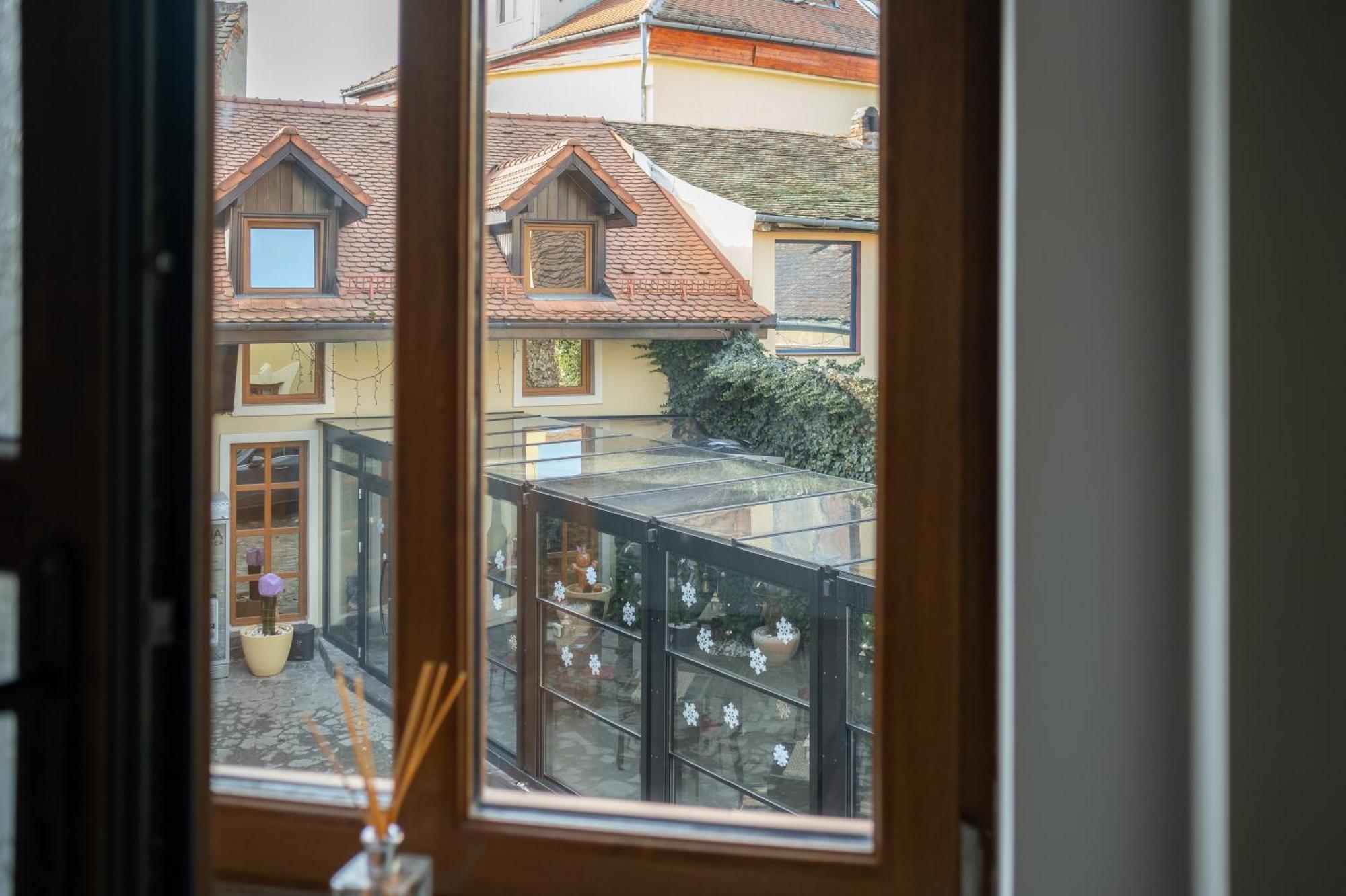 Hotel Marabella Sibiu Bagian luar foto