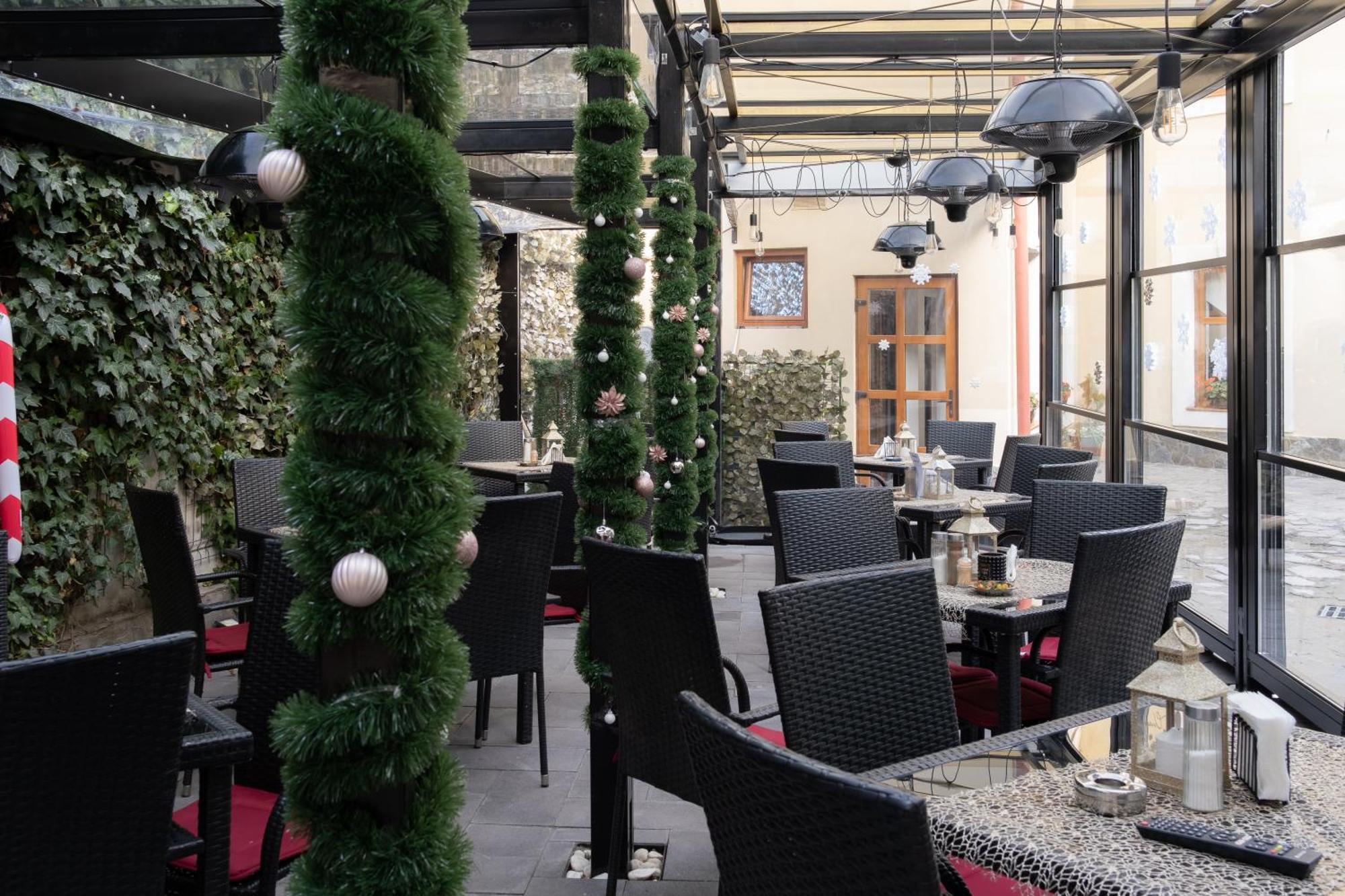 Hotel Marabella Sibiu Bagian luar foto