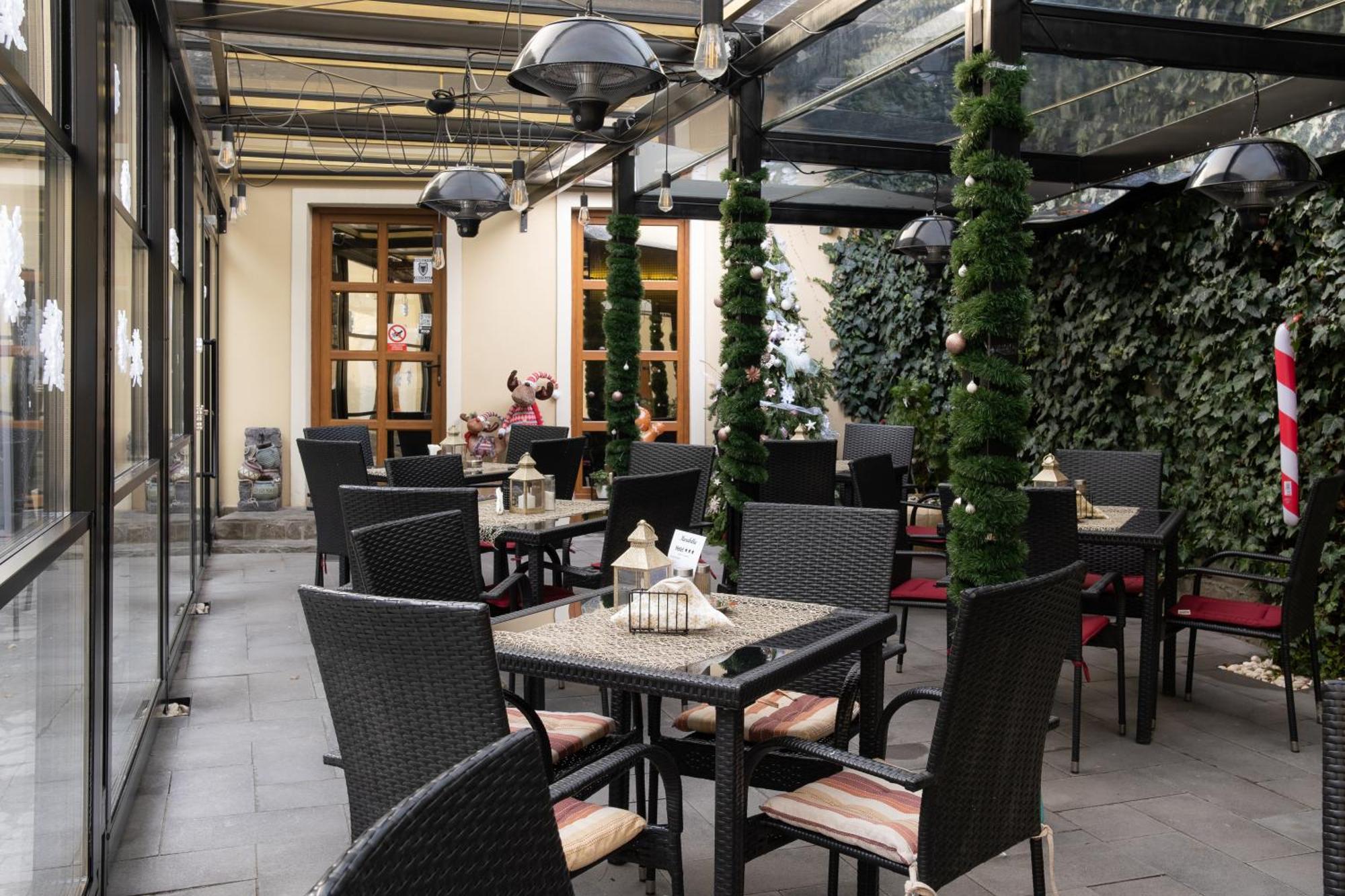 Hotel Marabella Sibiu Bagian luar foto