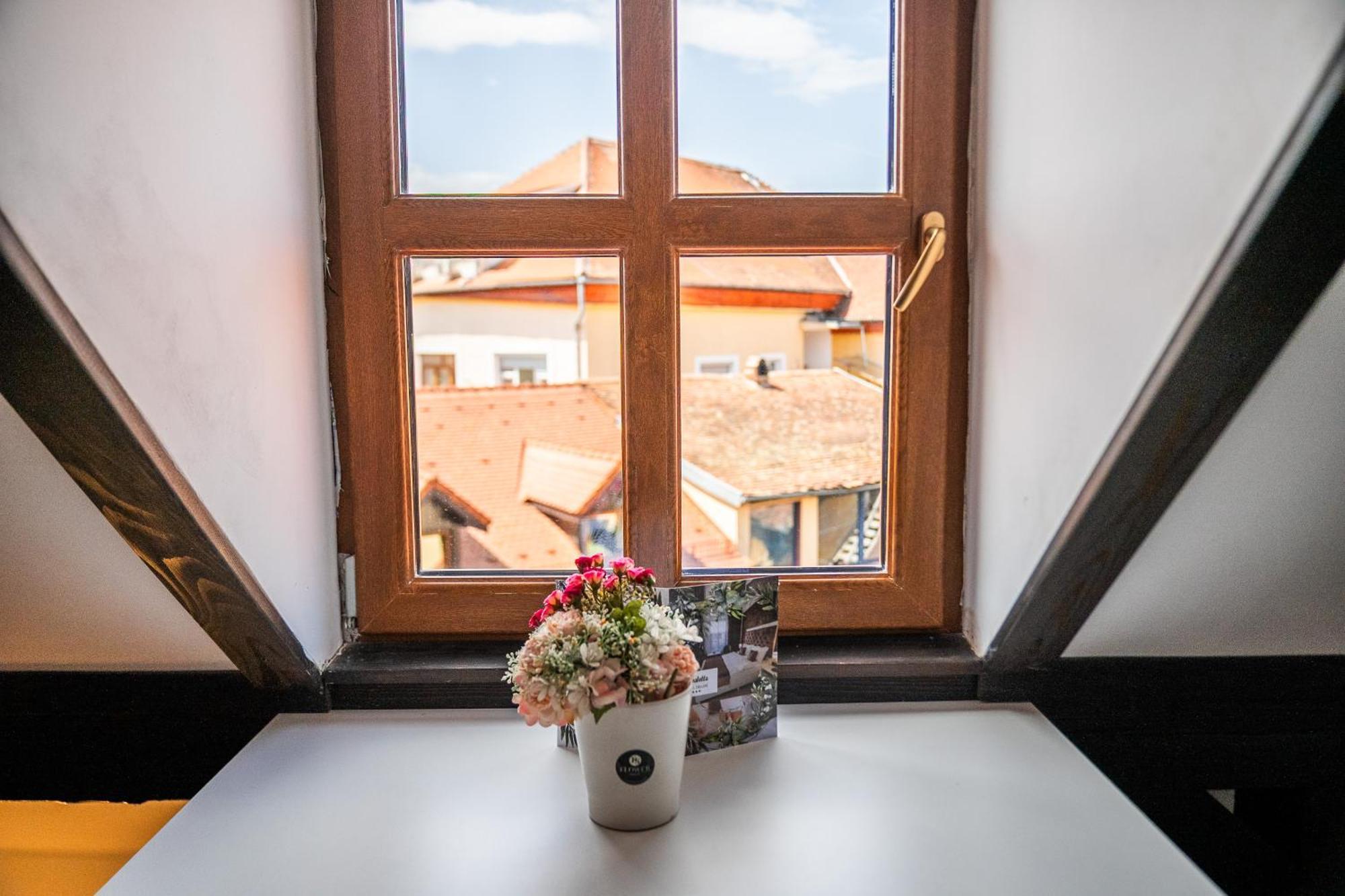 Hotel Marabella Sibiu Bagian luar foto