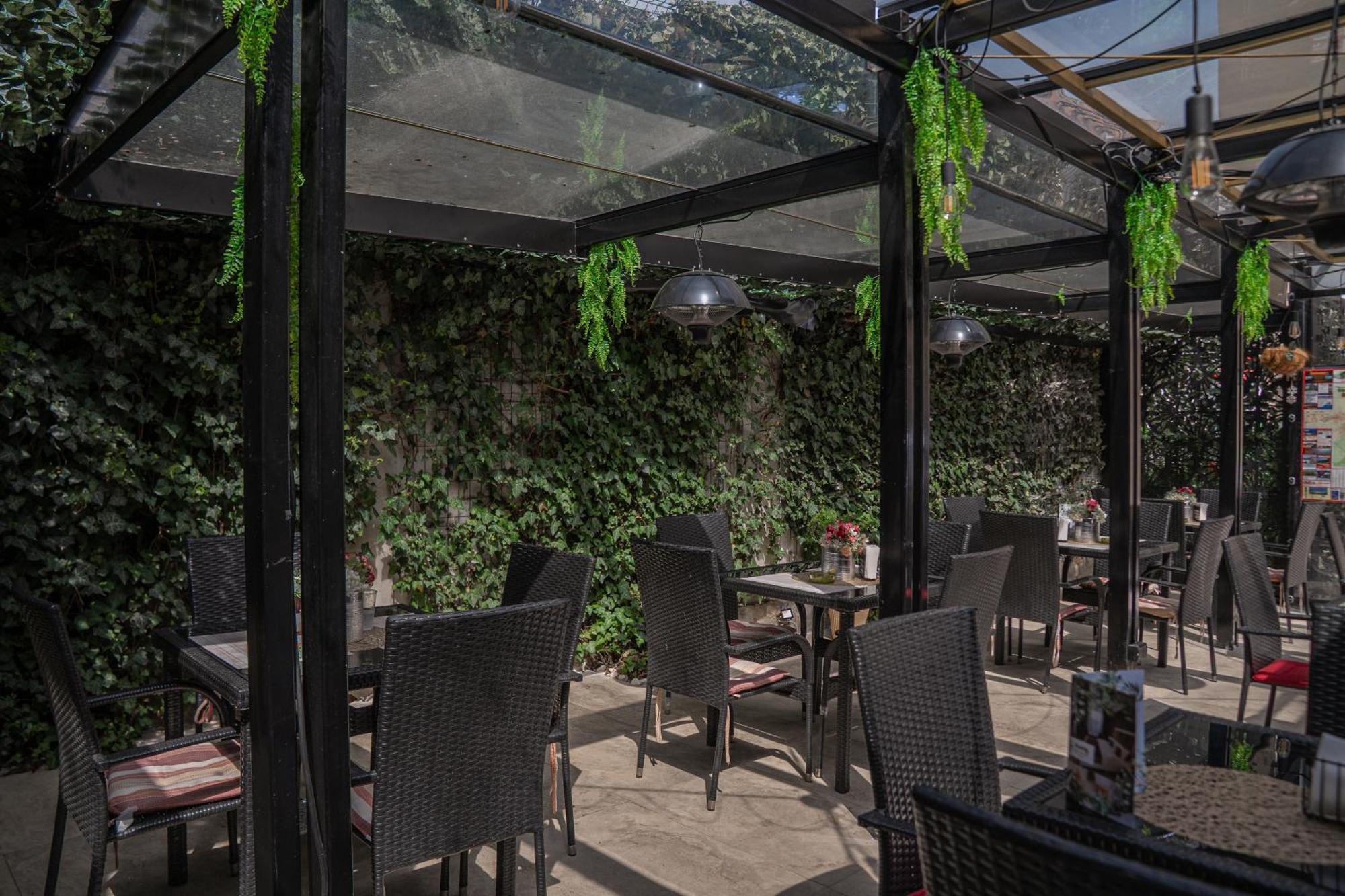 Hotel Marabella Sibiu Bagian luar foto