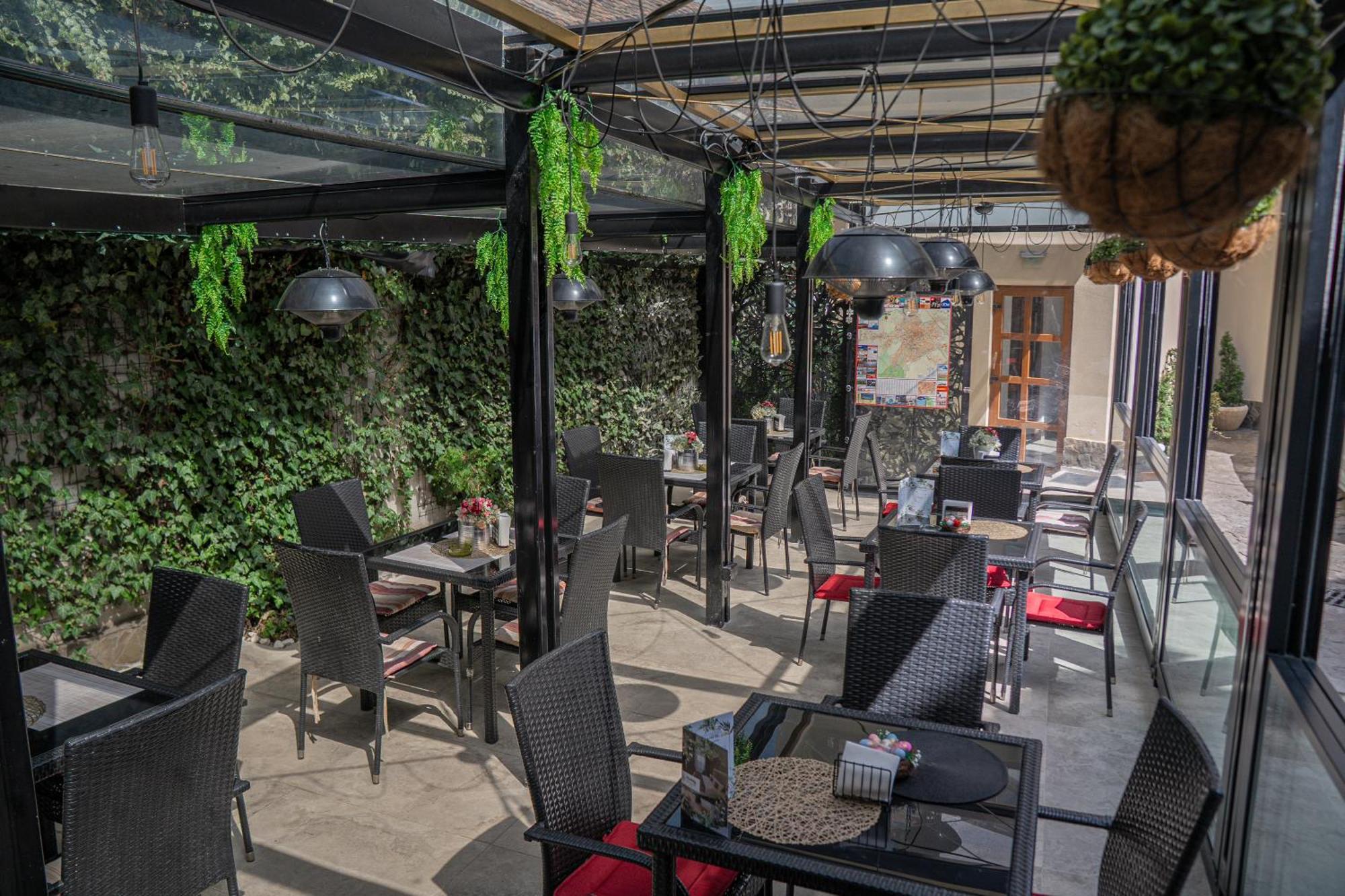 Hotel Marabella Sibiu Bagian luar foto