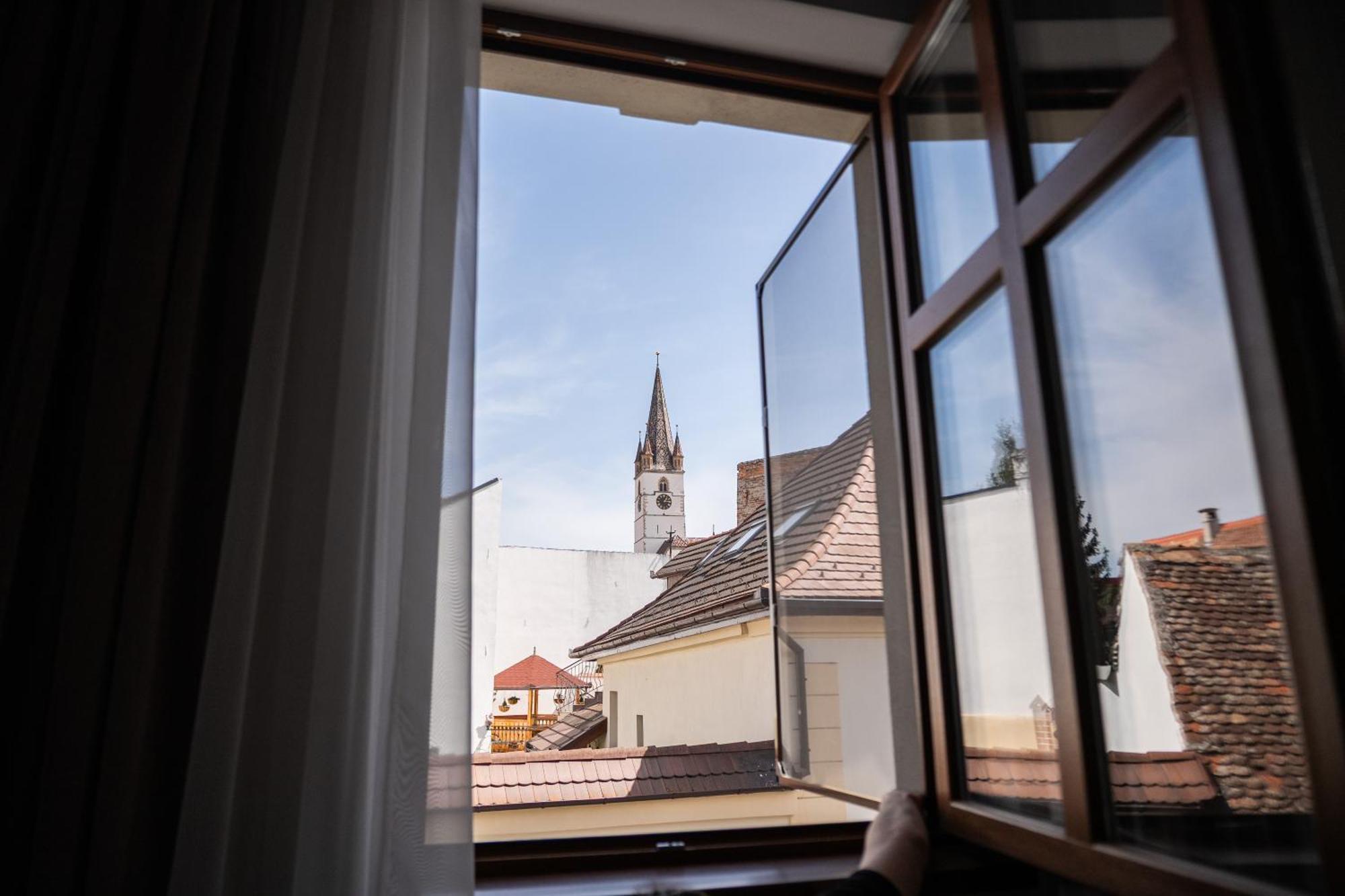 Hotel Marabella Sibiu Bagian luar foto