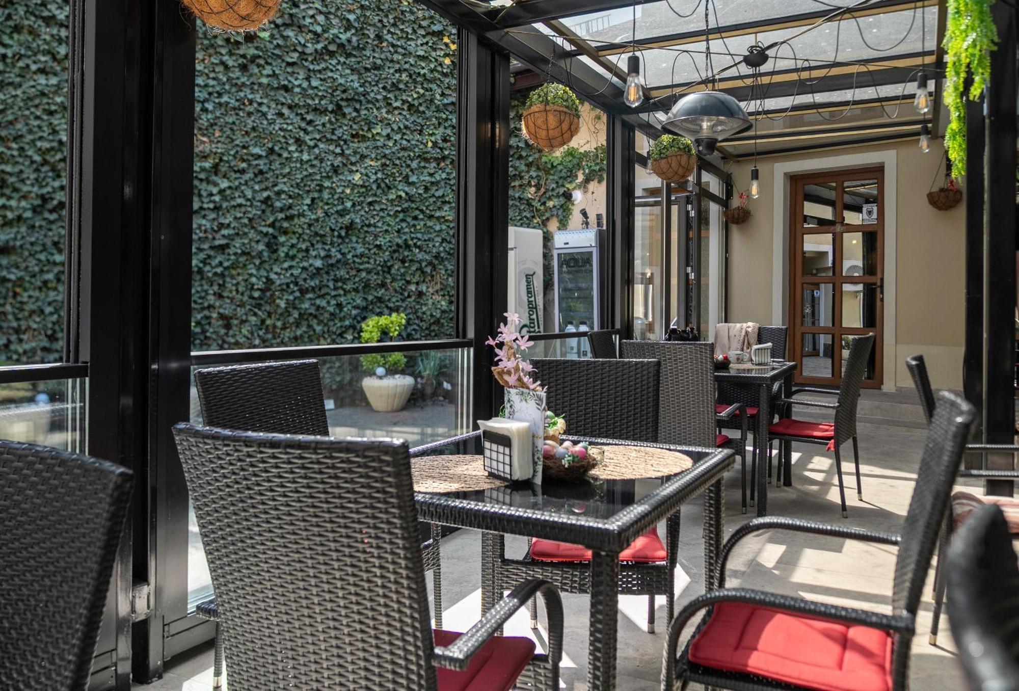 Hotel Marabella Sibiu Bagian luar foto