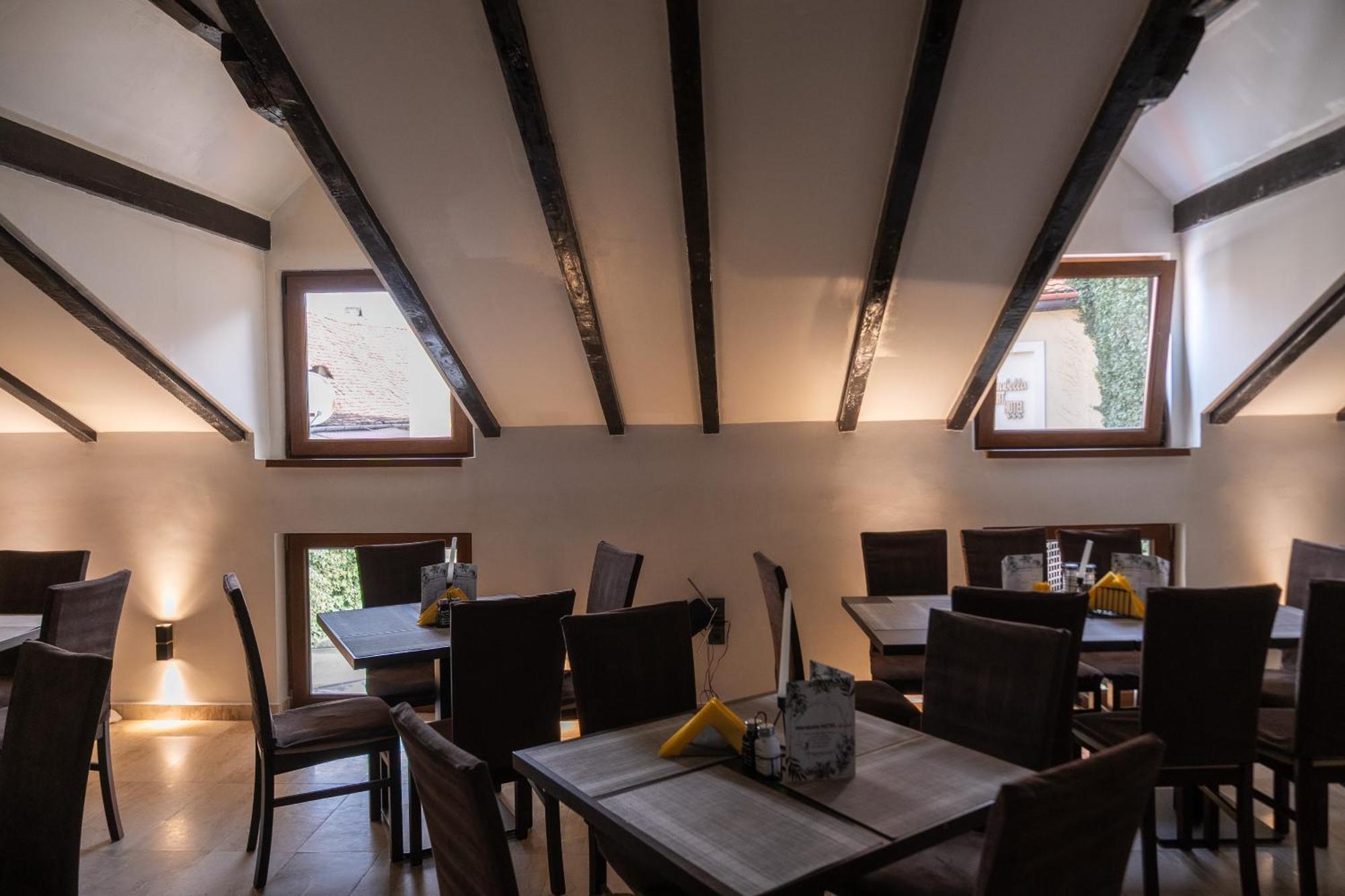 Hotel Marabella Sibiu Bagian luar foto