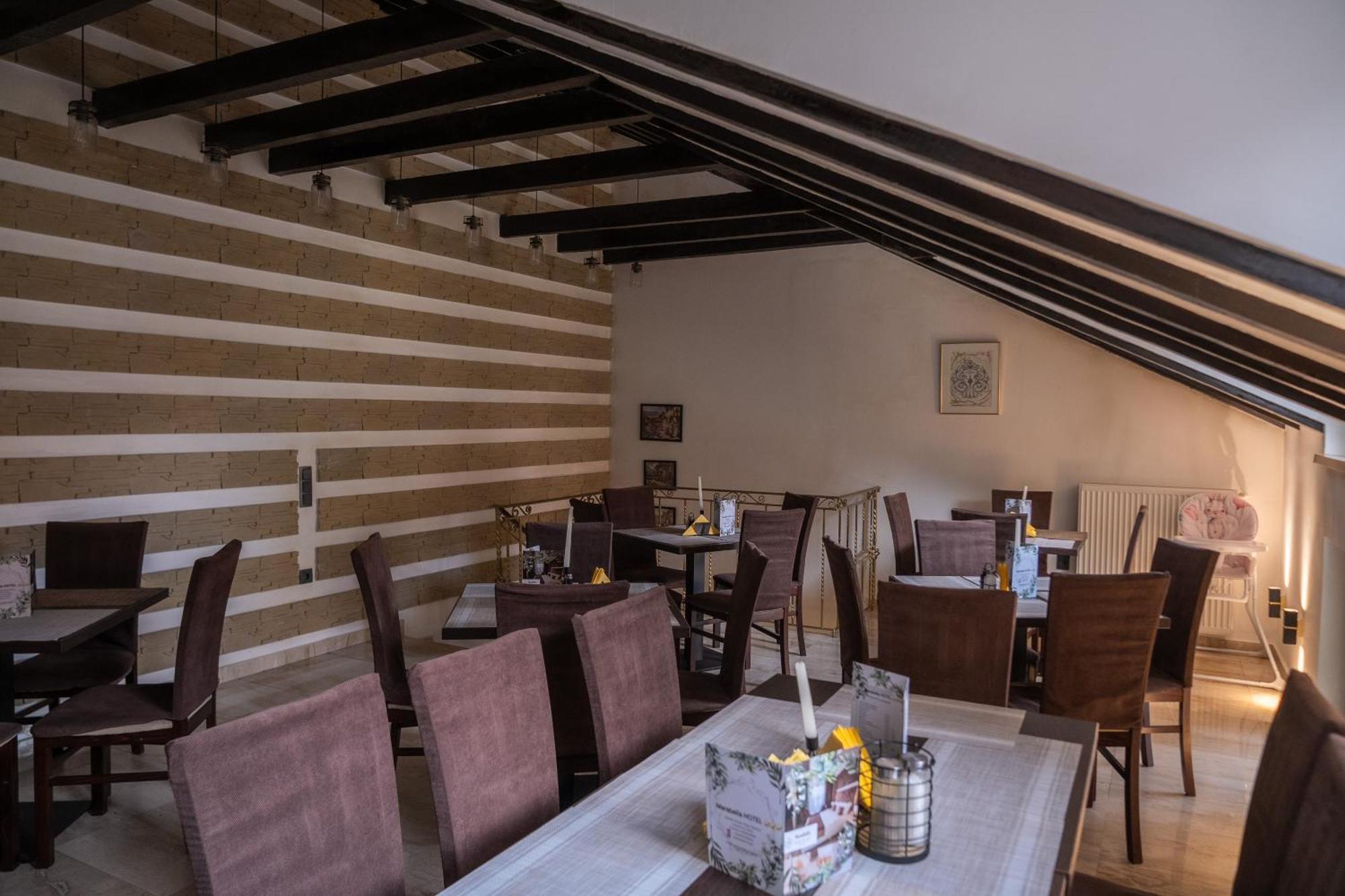 Hotel Marabella Sibiu Bagian luar foto